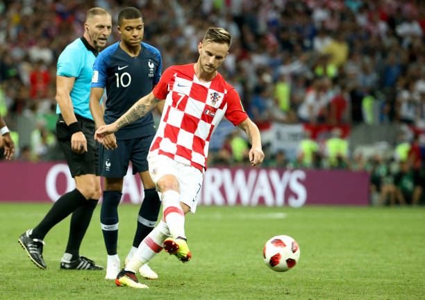 防守反击的 防守反击的