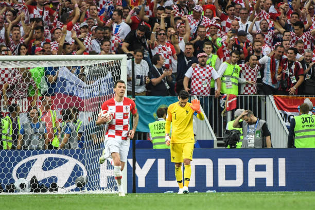 场上碰撞出 场上碰撞出